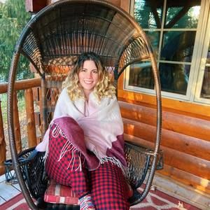 Meet your Posher, Carolina